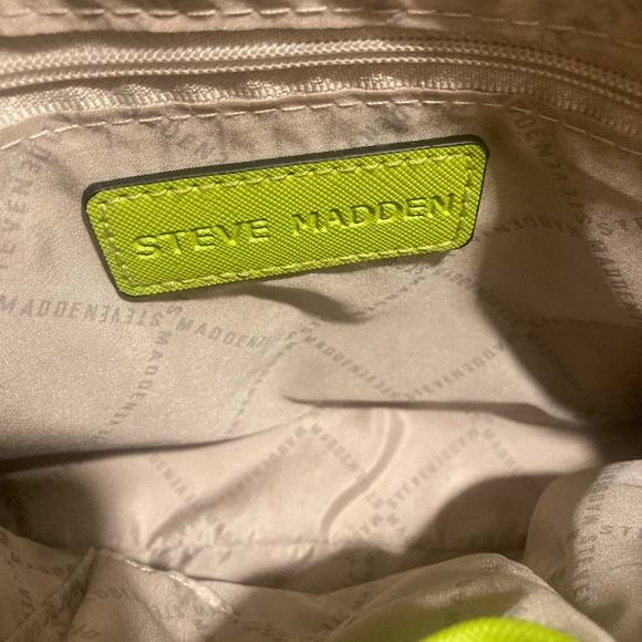 Steve Madden Vibrant Green Crossbody Bag - Picture 7 of 9